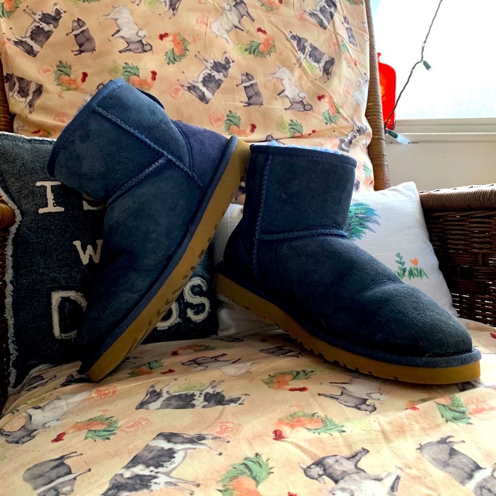 UGG classic minis size 9 gently used